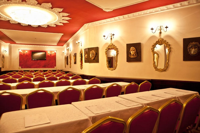 Queen’s Astoria Design 8